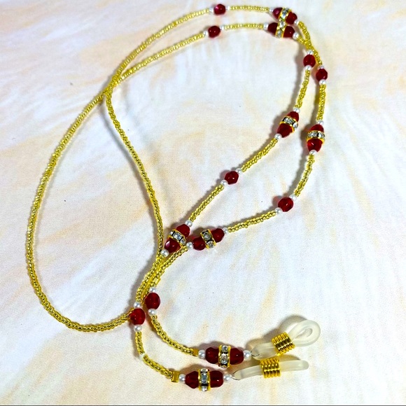 Beautiful seed bead and red bead eye glasses keeper - Picture 2 of 4